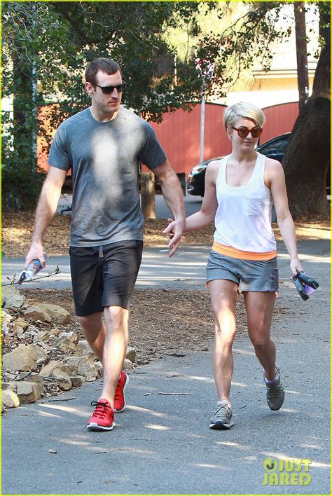 Julianne Hough Holds Hands With Hockey Player Brooks Laich Photo