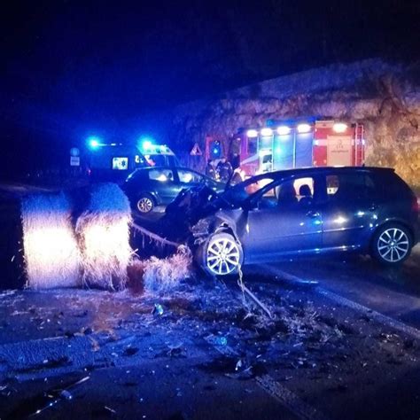 Fasano Tremendo Scontro Tra Auto Sulla Statale Tre Feriti