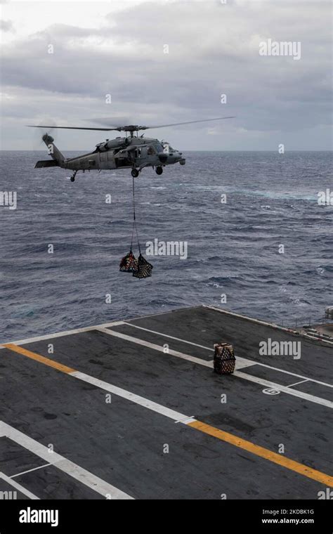 Un MH 60s Knighthawk Attaccato Ai Tridenti Di Helicopter Sea Combat