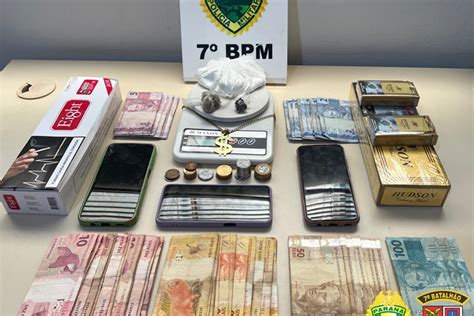 PM Prende 3 Pessoas E Fecha Boca De Fumo Dinheiro E Drogas Foram