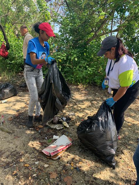 Realizan Jornada De Limpieza De Playa Sherman De Col N Miambiente