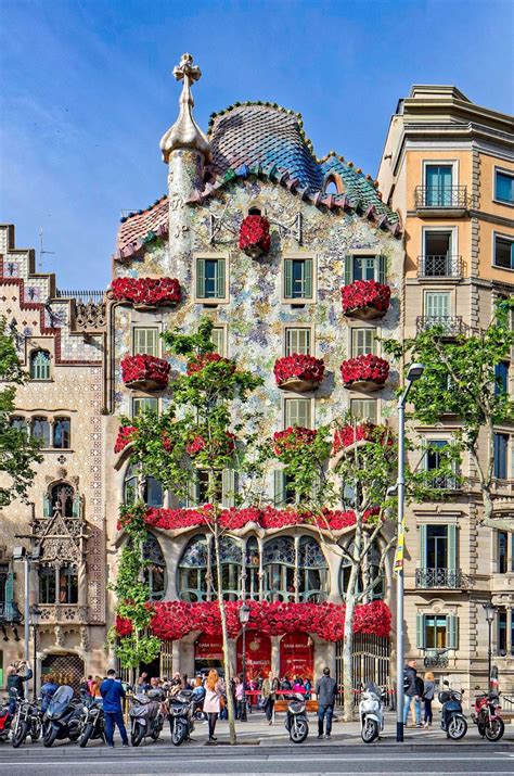 from 21st to 23rd april casa batlló festoons its façade in roses