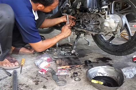 Jangan Sembarangan Inilah 5 Panduan Membongkar CVT Motor Matic Yang