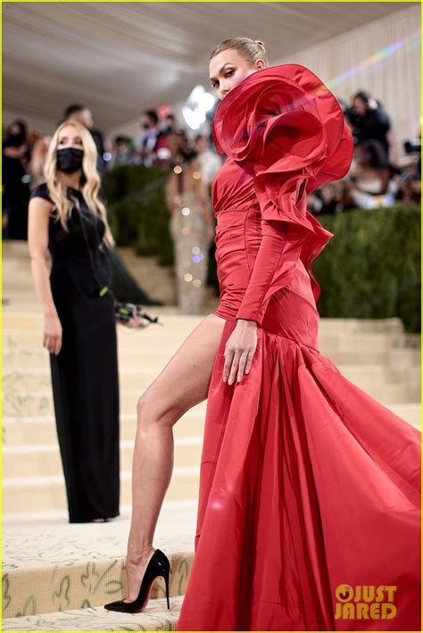 Karlie Kloss Goes Red Hot For Met Gala Photo Photos