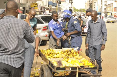 Pictures Police Vendors In Running Battles In Harare Cbd Pindula News