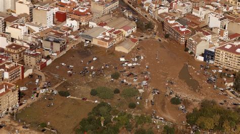 Ya Son 217 Los Muertos Por Las Inundaciones En Valencia Todavía Hay 2