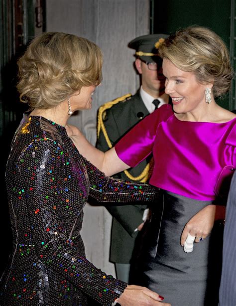 Photo La Reine Mathilde De Belgique Bless E Un Doigt Accueille La