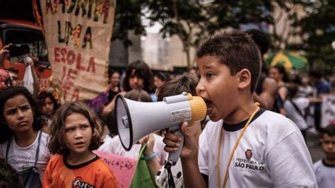 Niños Protestan Por El Derecho A La Educación