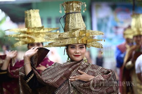 Tari Kebagh Merupakan Warisan Budaya Indonesia Asal Sumatera Sel Foto