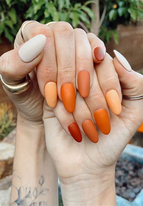 40 Beautiful Nail Design Ideas To Wear In Fall Gradient Pumpkin