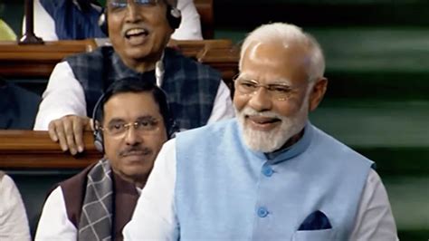 Pm Modi Attacks Opposition In Lok Sabha तुम्हारे पांव के नीचे कोई जमीन नहीं सदन में Pm