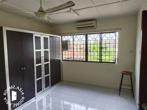 Master Room For Rent At With Private Bathroom Roomz Asia