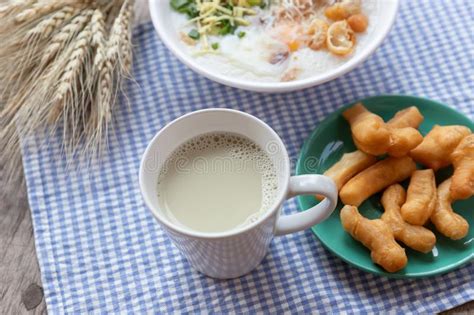 Comida De Breakfase Cerdo Picadito De Las Gachas De Avena Del Congee O