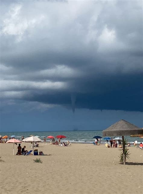 Maltempo Su Gargano Molise E Abruzzo Trombe Marine A Termoli E Torre