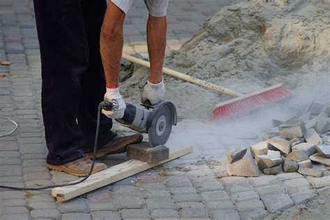 5 Easy Steps In Cutting Pavers Around Curves Accurately