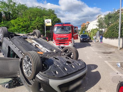 Incidente In Viale Crispi Auto Travolge Scooter Conducente Salvo Per