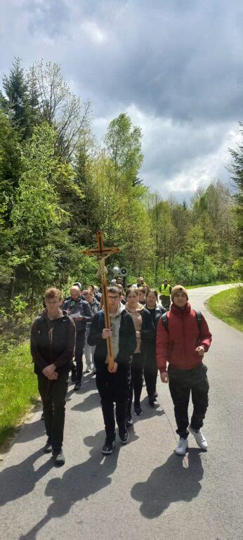 Parafianie pielgrzymują nie tylko na Jasną Górę foto Nowa Gazeta