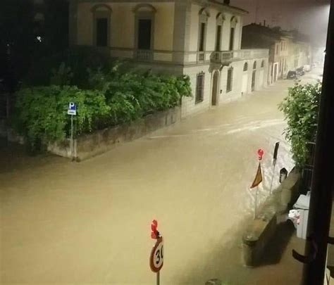 Maltempo Toscana Nubifragio A Firenze Gonfi Gli Affluenti Dell Arno E