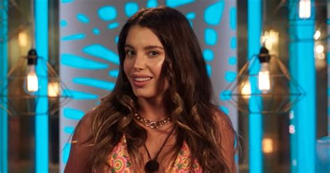 Flavia Laos en Netflix sus primeras imágenes y qué papel cumple en Too Hot To Handle Infobae