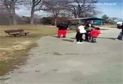 Woman Comes To Girls Defense In Walmart Parking Lot Fight - Wow Video ...