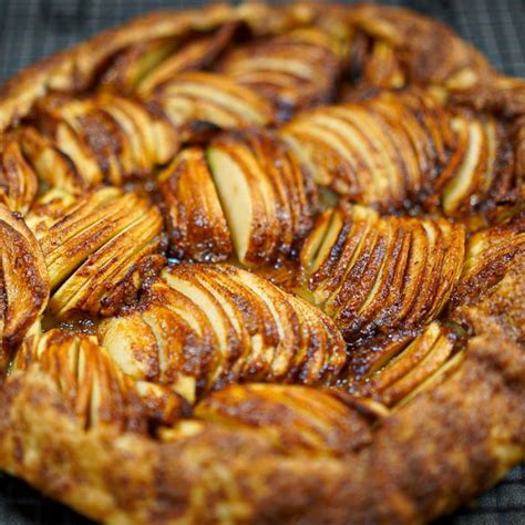 Recette de Tarte aux pommes à lancienne HerveCuisine