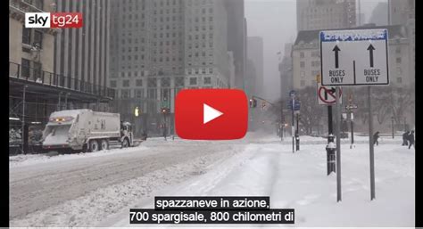 Meteo Cronaca Diretta Video New York Una Tempesta Di Neve Paralizza