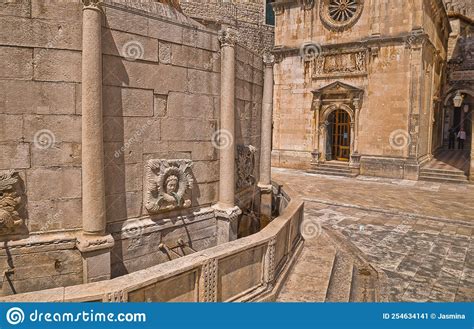 Dubrovnik Old Town Main Street Stradun With Onofrio S Fountain