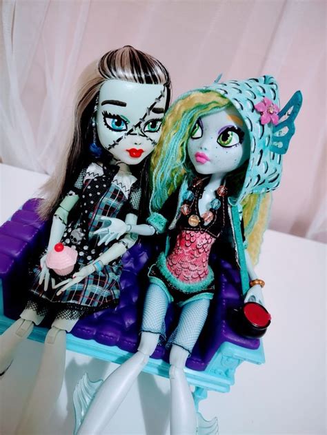 Pin Von Gumpy Nep Auf Monster High And Ever After High Custom Dolls