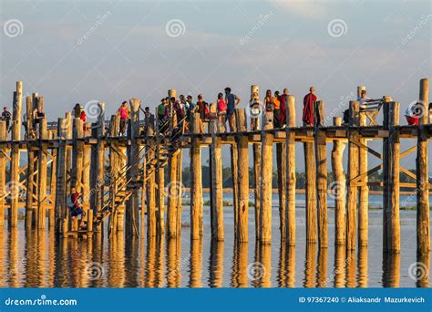 Ponte Famosa De U Bein Em Amarapura Perto De Mandalay Myanmar Imagem