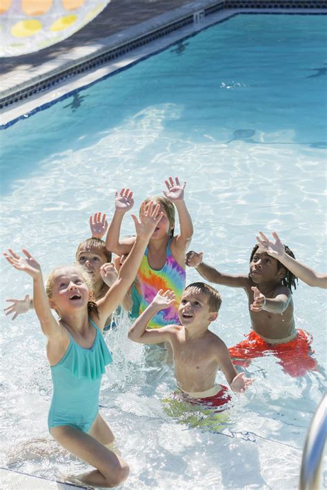 20 Fun Swimming Pool Games for Kids - Best Games to Play in the Pool