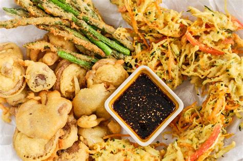 Tempura de verduras con salsa de soja perfecta para disfrutar recién hecha