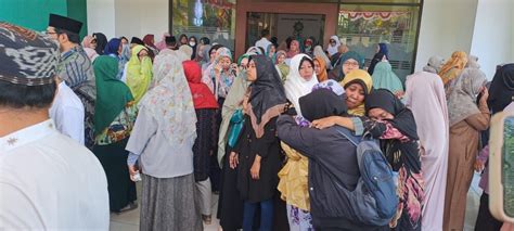 Isak Tangis Civitas Akademik Uin Raden Mas Said Iringi Keberangkatan