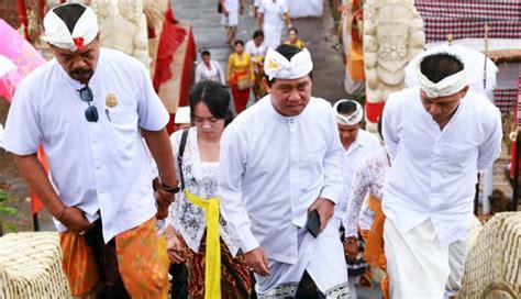 NUSABALI Pemkab Klungkung Ngaturang Panganyar Di Pura Lempuyang