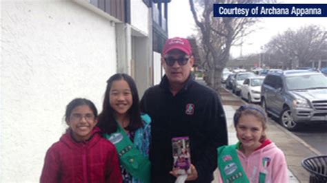 Tom Hanks helps Los Altos Girl Scouts sell cookies - ABC7 San Francisco