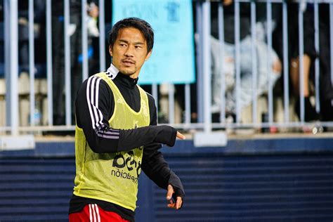 「似合うなぁ」サッカー元日本代表・岡崎慎司がベルギー1部・シントトロイデン加入でユニフォーム姿を公開！ 「プロ初の背番号」と「野獣みに磨きが