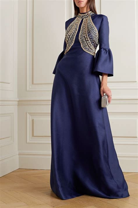 Reem Acra S Gown Is Embellished With Glittering Sequins Beads And