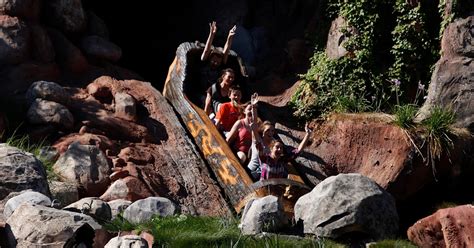 Splash Mountain boat partially sinks during ride at Disney World