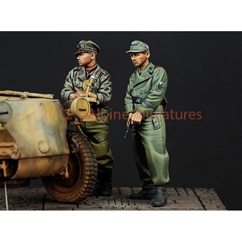 ALPINE MINIATURES 35147 WSS AFV Crew Set 2 Figures SCALE 1 35