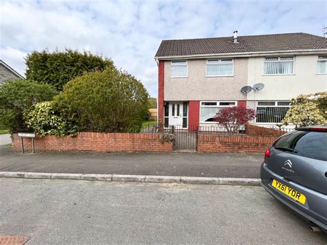 Bed Semi Detached House For Sale In Lisburn Rise Hirwaun Aberdare