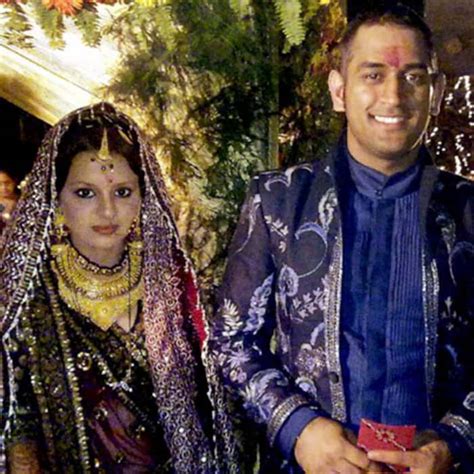 Rahul Dravid Poses With Wife Vijeeta Pendharkar During Their Wedding