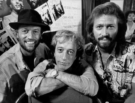 Bee Gees Fotos Anos Beegees Br Bee Gees Gees Barry Gibb