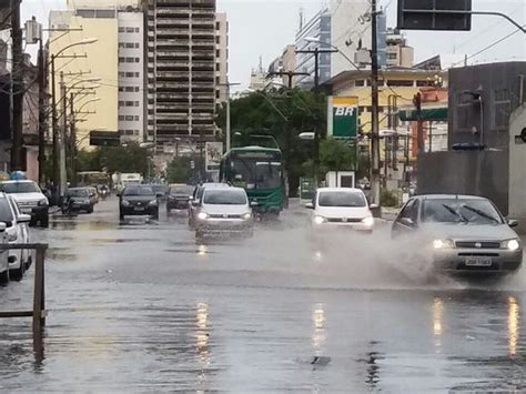 Jornal Correio Chuva Forte Alaga Vias Em Salvador Nesta Quarta Veja