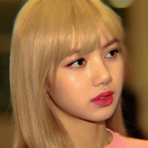 Pin by ᗰᑌᒪTIᖴᗩᑎᗪOᗰ on Blackpink Lisa Blackpink lisa Lisa Blackpink