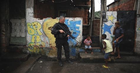 Rio Registra Tiroteios Em Favelas Upp Em H M Dia De Por