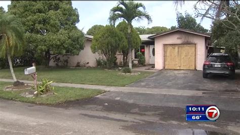 9 Displaced After Fire Sparks At Lauderhill Home Wsvn 7news Miami