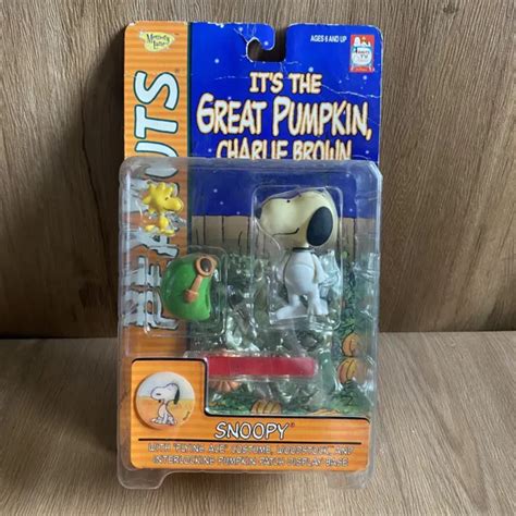 Peanuts It S The Great Pumpkin Snoopy Woodstock Figure Charlie