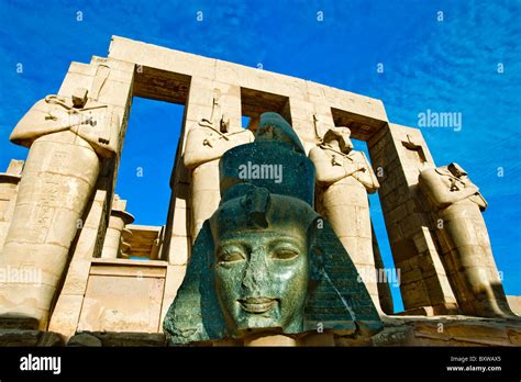 Aegypten Luxor Theben West Ramesseum Der Totentempel Ramses Ii