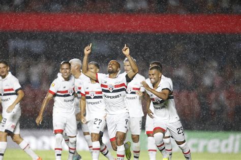 Lucas e 1 São Paulo vai preservar titulares e jogo contra Mirassol