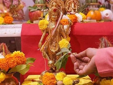 Vastu Tips Avoid Keeping These Seven Things In Home Temple To Get Rid Of Financial Crunch घर के