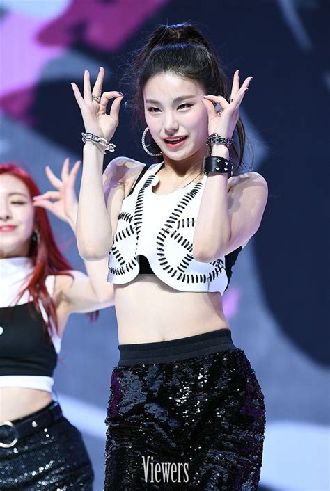 Itzy 예지 차원이 다른 고양이상 미모 V포토 뷰어스